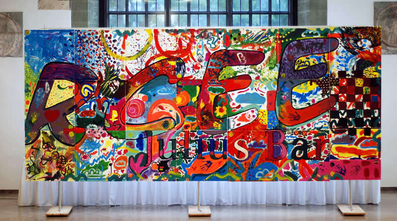 Mitarbeitende erleben kreatives Teambuilding mit Farben und Pinseln
